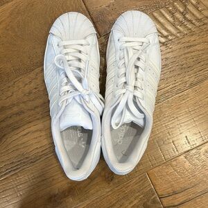 Adidas grand Court 2.0 women’s shoes. Size 8. Only worn twice